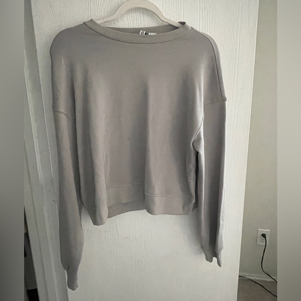 H&M cropped sweatshirt